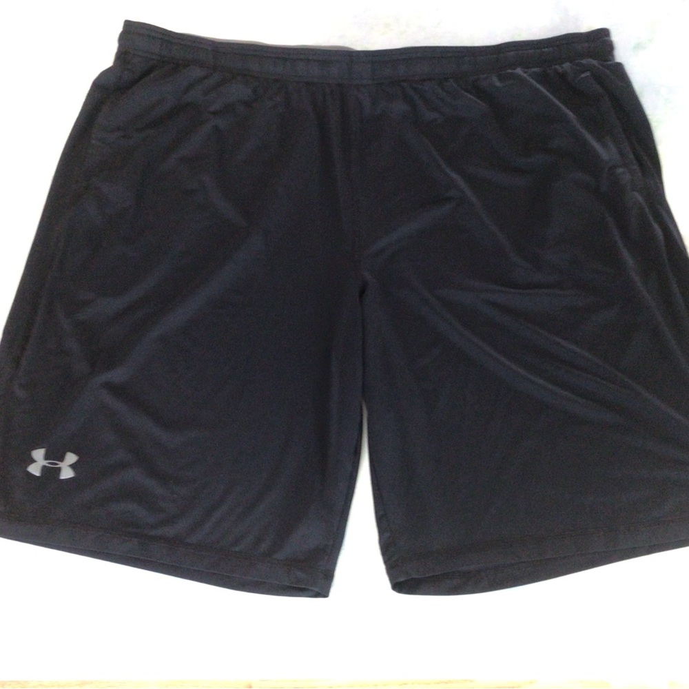 Mens Under Armour Loose Fit shorts.  Size 4XLT. Black. Big/Tall. VG condition.
